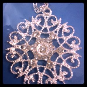 Silver pendant necklace